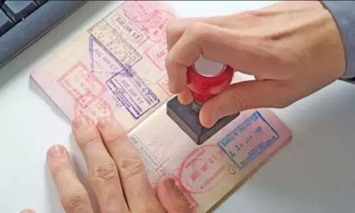 വിസ സ്റ്റാമ്പിങ് ഒഴിവാക്കൽ: റെസിഡന്റ് കാർഡിന് പ്രാധാന്യം വർധിക്കും വിസ സ്റ്റാമ്പിങ് ഒഴിവാക്കൽ: റെസിഡന്റ് കാർഡിന് പ്രാധാന്യം വർധിക്കും