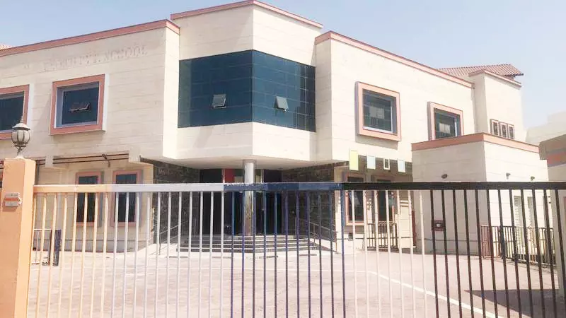 അജ്മാനിലെ സ്കൂള് തട്ടിപ്പ്; പുതിയ അഡ്മിഷന് നെട്ടോട്ടം അജ്മാനിലെ സ്കൂള് തട്ടിപ്പ്; പുതിയ അഡ്മിഷന് നെട്ടോട്ടം