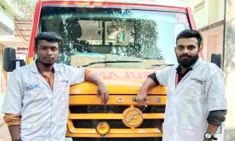 അമ്മക്കും വീട്ടിൽ പിറന്ന കുഞ്ഞിനും കൈത്താങ്ങായി 108 ആംബുലൻസ് ജീവനക്കാർ അമ്മക്കും വീട്ടിൽ പിറന്ന കുഞ്ഞിനും കൈത്താങ്ങായി 108 ആംബുലൻസ് ജീവനക്കാർ