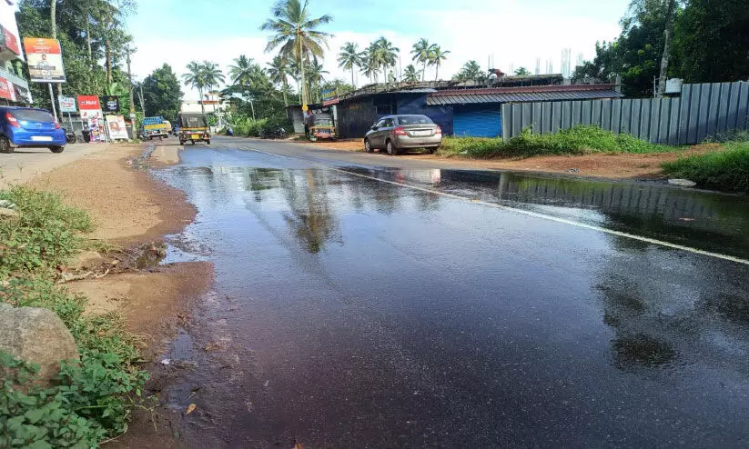പൈപ്പ് പൊട്ടി കുടിവെള്ളം പാഴായിട്ടും നടപടിയില്ല