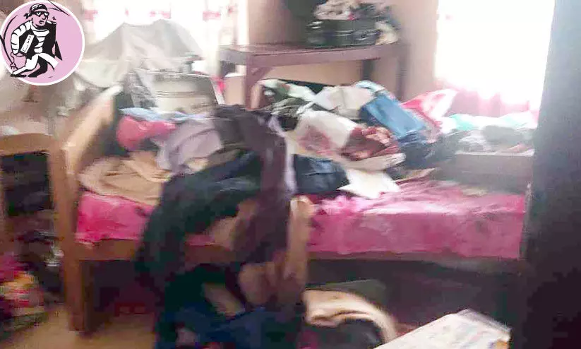 Thieves enter the house and drink coffee