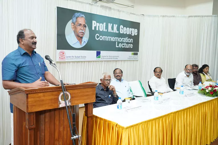 സാമ്പത്തിക പ്രതിസന്ധികളെക്കുറിച്ചുള്ള പഠനങ്ങള് ജനങ്ങളിലെത്തണമെന്ന് കെ.എന്. ബാലഗോപാല് സാമ്പത്തിക പ്രതിസന്ധികളെക്കുറിച്ചുള്ള പഠനങ്ങള് ജനങ്ങളിലെത്തണമെന്ന് കെ.എന്. ബാലഗോപാല്