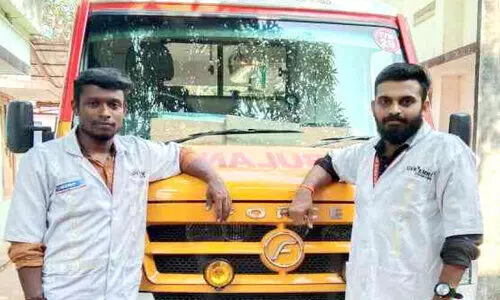 അമ്മക്കും വീട്ടിൽ പിറന്ന കുഞ്ഞിനും കൈത്താങ്ങായി 108 ആംബുലൻസ് ജീവനക്കാർ