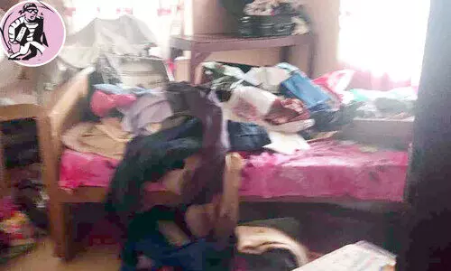 Thieves enter the house and drink coffee