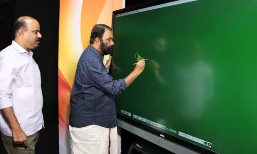 ഹൈടെക് ക്ലാസ്‍മുറികള്‍ ആകര്‍ഷകമാക്കാന്‍ ഇനി കൈറ്റ് ബോര്‍ഡും; ക്ലാസുകളും ബോര്‍ഡിലെഴുതുന്നതും വിഡിയോ റെക്കോഡിങ് നടത്താം