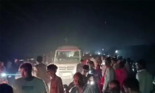 യു.പിയിൽ കുളത്തിലേക്ക് ട്രാക്ടർ മറിഞ്ഞ് 26 തീർത്ഥാടകർക്ക് ദാരുണാന്ത്യം