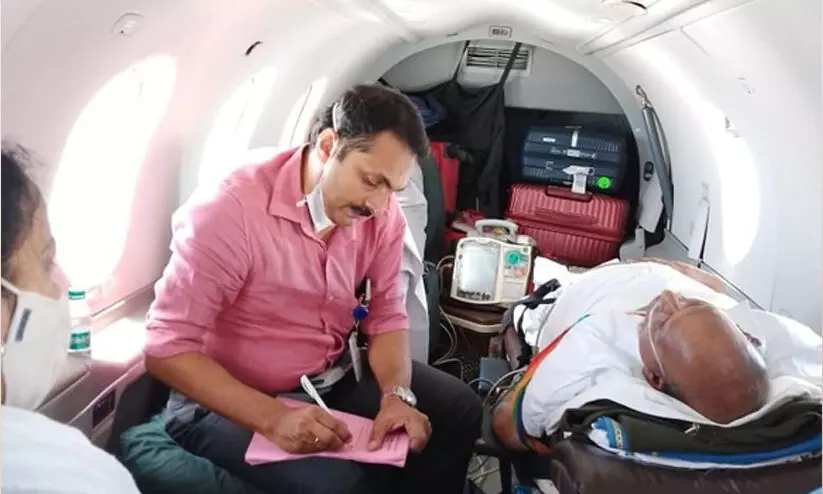 അസാമാന്യ ധൈര്യത്തോടെ കാൻസറിനെ നേരിട്ട വ്യക്തി; കോടിയേരിയെ ചികിത്സിച്ച ഡോക്ടറുടെ കുറിപ്പ് അസാമാന്യ ധൈര്യത്തോടെ കാൻസറിനെ നേരിട്ട വ്യക്തി; കോടിയേരിയെ ചികിത്സിച്ച ഡോക്ടറുടെ കുറിപ്പ്