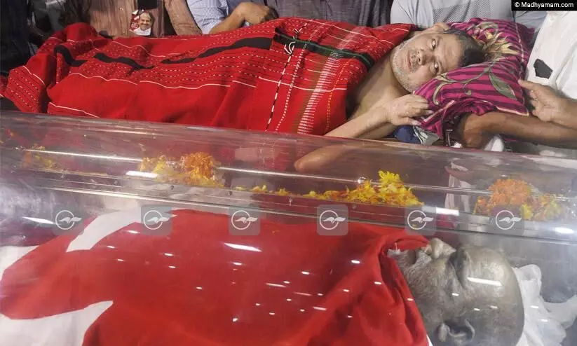 പുഷ്പൻ എത്തി, പ്രിയ സഖാവിനെ അവസാനമായി കാണാൻ -VIDEO