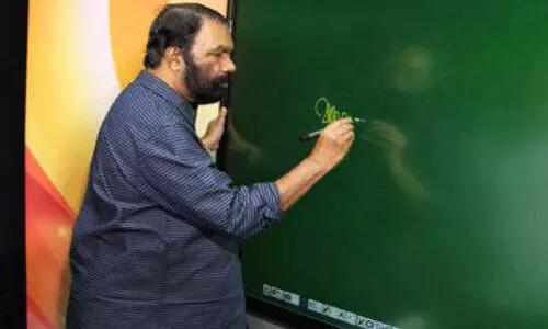 ക്ലാസ്മുറികൾ ഹൈടെക് ആക്കാൻ ഇനി കൈറ്റ് ബോർഡും ക്ലാസ്മുറികൾ ഹൈടെക് ആക്കാൻ ഇനി കൈറ്റ് ബോർഡും