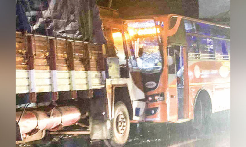 കെ.എസ്.ആർ.ടി.സി സ്വിഫ്റ്റ് ബസും ലോറിയും കൂട്ടിയിടിച്ചു