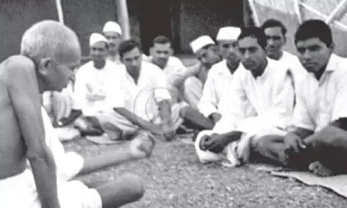 ഗാന്ധി നേരിട്ട ചോദ്യങ്ങൾ