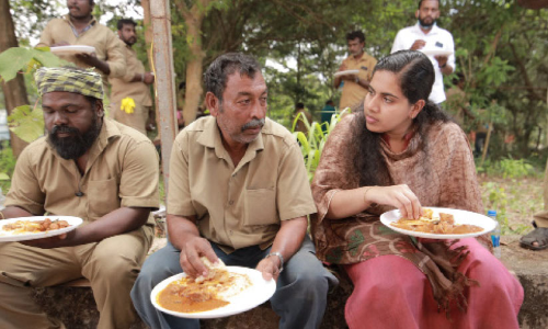 അന്ന് നടപടി, ഇന്ന് ഒപ്പമിരുന്ന് ഭക്ഷണം; തെറ്റുതിരുത്തി മേയർ