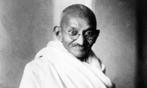 PM Modi pay tributes to Mahatma Gandhi