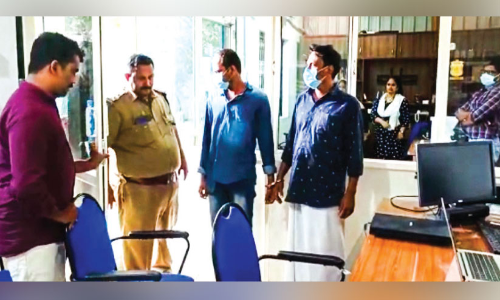 ഭാര്യയുടെ ബിസിനസ് തകർക്കാൻ കവർച്ച; പ്രതികളുമായി തെളിവെടുപ്പ്