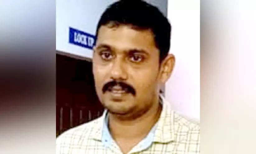 Sale of foreign liquor in auto-rickshaws Sale of foreign liquor in auto-rickshaws