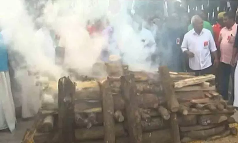 കോടിയേരി ഇനി ഹൃദയങ്ങളിൽ; പ്രിയ സഖാവിന് പയ്യാമ്പലത്ത് നിത്യനിദ്ര കോടിയേരി ഇനി ഹൃദയങ്ങളിൽ; പ്രിയ സഖാവിന് പയ്യാമ്പലത്ത് നിത്യനിദ്ര