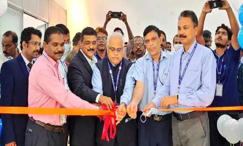 കരിപ്പൂരിൽ നവീകരിച്ച എമിഗ്രേഷൻ ഏരിയ പ്രവർത്തനം തുടങ്ങി കരിപ്പൂരിൽ നവീകരിച്ച എമിഗ്രേഷൻ ഏരിയ പ്രവർത്തനം തുടങ്ങി