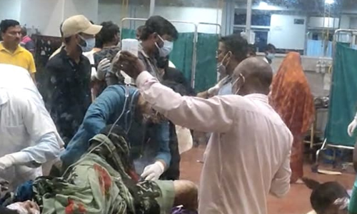 ദുർഗാപൂജയുടെ പന്തലിൽ തീപിടിച്ച് 10 വയസുകാരി ഉൾപ്പെടെ മൂന്ന് മരണം