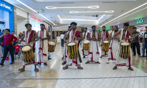 ഗ്ലോ​ബ​ൽ മാ​ളി​​ൽ ദ​സ​റ-​നാ​ദ ഹ​ബ്ബ ആ​ഘോ​ഷ​ത്തി​ൽ​നി​ന്ന്​