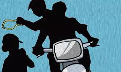 womans necklace of five pavans was cheated