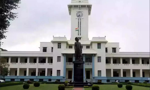 കേരളയിൽ ലൈബ്രറി ജീവനക്കാരെ സ്ഥിരപ്പെടുത്താൻ നീക്കം: ഗവർണർക്കും മുഖ്യമന്ത്രിക്കും നിവേദനം