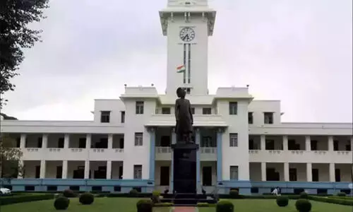 കേരളയിൽ ലൈബ്രറി ജീവനക്കാരെ സ്ഥിരപ്പെടുത്താൻ നീക്കം: ഗവർണർക്കും മുഖ്യമന്ത്രിക്കും നിവേദനം