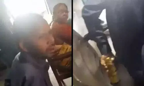 ബിയർ കാനുകൾ ഒളിപ്പിക്കാൻ പെടാപ്പാട്; വിദ്യാർഥികളുടെ മുന്നിലിരുന്ന് മദ്യപിച്ച അധ്യാപകനെ പൊക്കി-വിഡിയോ