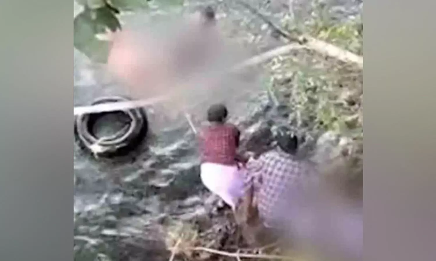 കയത്തിലകപ്പെട്ട കുട്ടിയെ രക്ഷിക്കാനിറങ്ങിയ കുടുംബത്തിലെ മൂന്നുപേർ മുങ്ങിമരിച്ചു