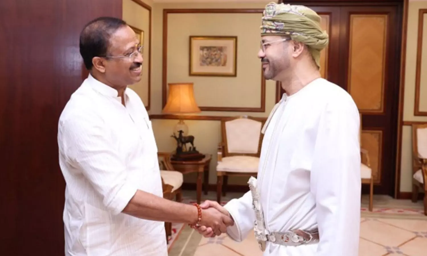 മന്ത്രി വി. മുരളീധരൻ ഒമാൻ വിദേശകാര്യ മന്ത്രിയുമായി കൂടിക്കാഴ്ച നടത്തി