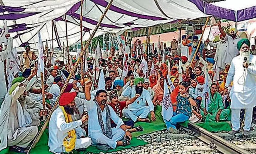 ലഖിംപുർ ഖേരി: ഒന്നാം വാർഷികത്തിലും നീതി ലഭിക്കാതെ കർഷകർ ലഖിംപുർ ഖേരി: ഒന്നാം വാർഷികത്തിലും നീതി ലഭിക്കാതെ കർഷകർ