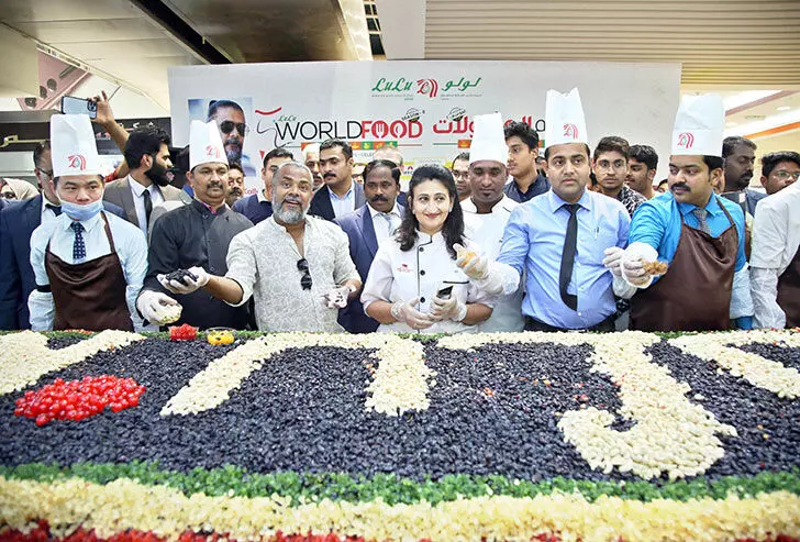 ലുലു വേൾഡ് സീസൺ- 2 പ്രമോഷൻ: കേക്ക് മിക്സിങ് നടത്തി ലുലു വേൾഡ് സീസൺ- 2 പ്രമോഷൻ: കേക്ക് മിക്സിങ് നടത്തി