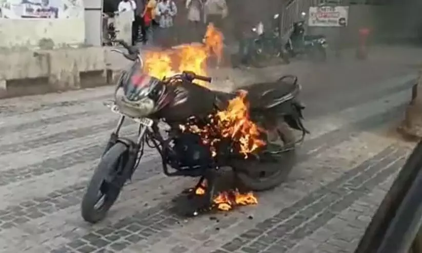 Hyderabad man sets his bike on fire after being given challan