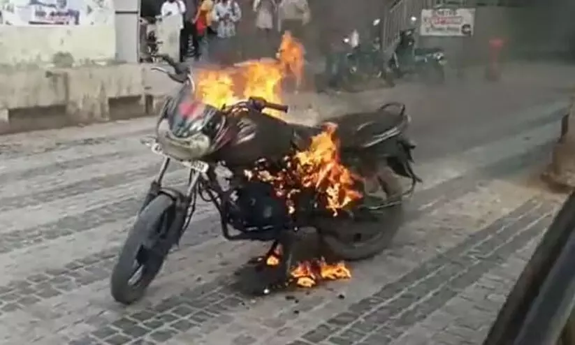 Hyderabad man sets his bike on fire after being given challan Hyderabad man sets his bike on fire after being given challan