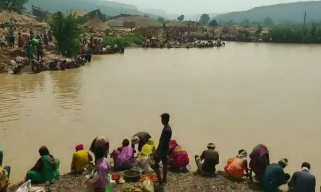 More than 20,000 people came to Panna in search of diamonds; The search continues along the river More than 20,000 people came to Panna in search of diamonds; The search continues along the river