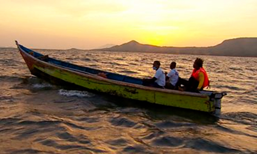 മണ്ണെണ്ണയിൽനിന്ന് മോചനം; മീൻപിടിത്ത യാനങ്ങൾക്ക് ഇനി പെട്രോൾ-ഡീസൽ എൻജിൻ മണ്ണെണ്ണയിൽനിന്ന് മോചനം; മീൻപിടിത്ത യാനങ്ങൾക്ക് ഇനി പെട്രോൾ-ഡീസൽ എൻജിൻ
