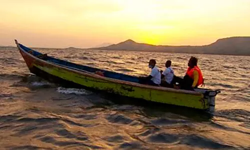 മ​ണ്ണെ​ണ്ണ​യി​ൽ​നി​ന്ന് മോ​ച​നം; മീ​ൻ​പി​ടി​ത്ത യാ​ന​ങ്ങ​ൾ​ക്ക് ഇ​നി പെ​ട്രോ​ൾ-​ഡീ​സ​ൽ എ​ൻ​ജി​ൻ