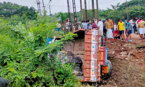 മാർബിളുമായെത്തിയ ലോറി മറിഞ്ഞു