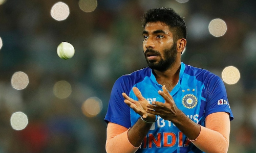 പരിക്കേറ്റ് പുറത്തായ ബുംറക്ക് പിന്തുണയുമായി സഹതാരങ്ങൾ