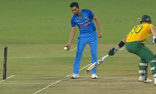 ട്രിസ്റ്റന്‍ സ്റ്റബ്സിനെ റണ്ണൗട്ടാക്കാതെ മാന്യനായി ചാഹര്‍; താരം കാണിച്ചത് സ്പിരിറ്റ് ഓഫ് ക്രിക്കറ്റെന്ന് ആരാധകർ -വിഡിയോ