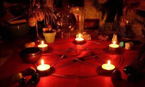 കടം തീർക്കാൻ നഗ്നപൂജ നടത്തി; പ്രതികളെ അന്വേഷിച്ച് പൊലീസ്