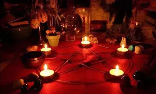 കടം തീർക്കാൻ നഗ്നപൂജ നടത്തി; പ്രതികളെ അന്വേഷിച്ച് പൊലീസ്