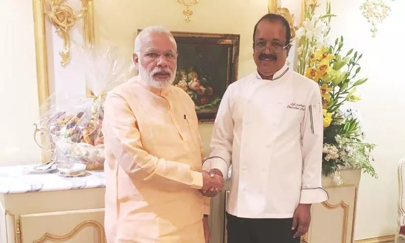 രാജകീയ അതിഥി മന്ദിരത്തിലെ പാചകക്കാരൻ ജോജി മടങ്ങുന്നു