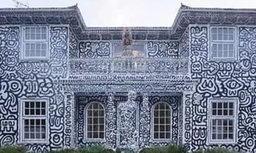UK man doodles every inch of his mansion worth over 12 crore