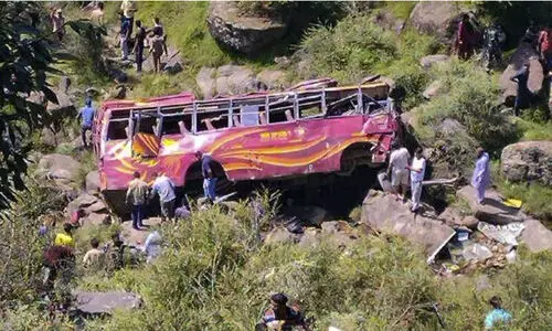 ഉത്തരാഖണ്ഡിൽ ബസ് മറിഞ്ഞ് 25മരണം; 21 പേർക്ക് പരിക്ക്