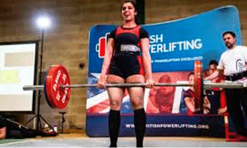 ഒരു മിനിറ്റിൽ 42 ഭാരോദ്വഹനം; ഗിന്നസ് റെക്കോഡിട്ട് കരൺജീത് കൗർ