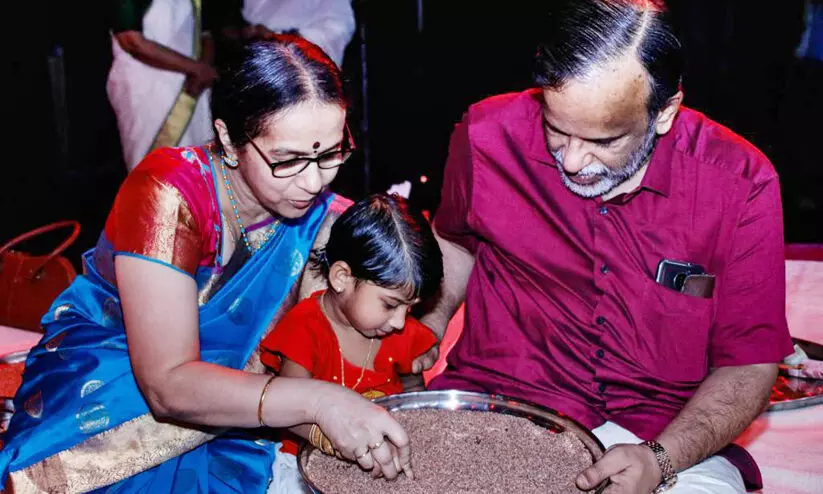 കേ​ര​ളീ​യ സ​മാ​ജ​ത്തി​ൽ കു​രു​ന്നു​ക​ൾ ആ​ദ്യ​ക്ഷ​രം കു​റി​ച്ചു