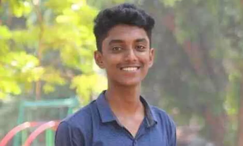 സ്വകാര്യ ബസ് സ്കൂട്ടറിലിടിച്ച് വിദ്യാര്ഥിക്ക് ദാരുണാന്ത്യം സ്വകാര്യ ബസ് സ്കൂട്ടറിലിടിച്ച് വിദ്യാര്ഥിക്ക് ദാരുണാന്ത്യം