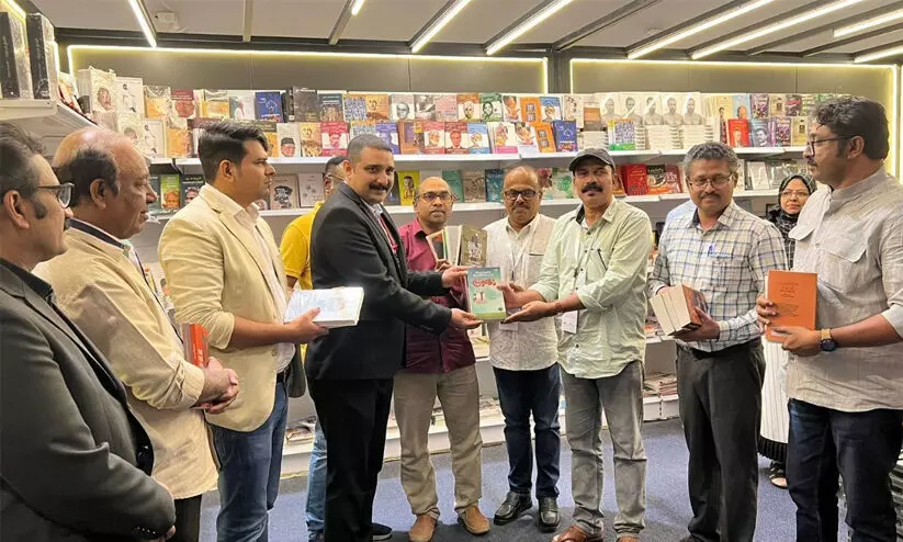 റിയാദ് പുസ്തകമേളയിൽ ബുക്സ് ബയിങ് ചാലഞ്ചുമായി മീഡിയ ഫോറം റിയാദ് പുസ്തകമേളയിൽ ബുക്സ് ബയിങ് ചാലഞ്ചുമായി മീഡിയ ഫോറം