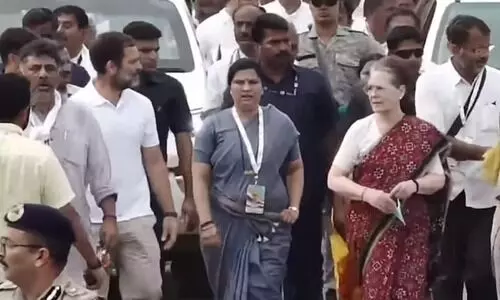 ജോഡോ യാത്ര: കർണാടകയിൽ ആവേശമായി സോണിയ ഗാന്ധിയും