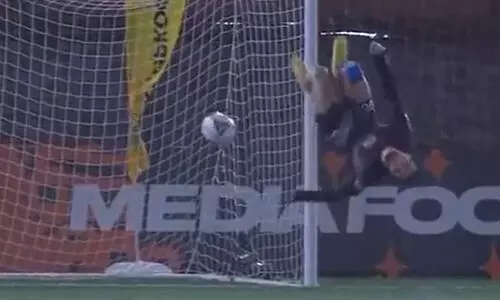 ഇത് വല്ലാത്തൊരു പെനാൽറ്റിയായിപ്പോയി; വൈറലായി അതിശയ ഗോൾ -VIDEO